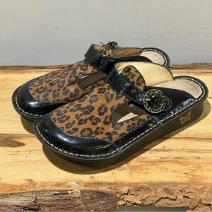 Alegria Kara Calf Hair Leopard Print Leather Clog Size 38/7.5-8 A46